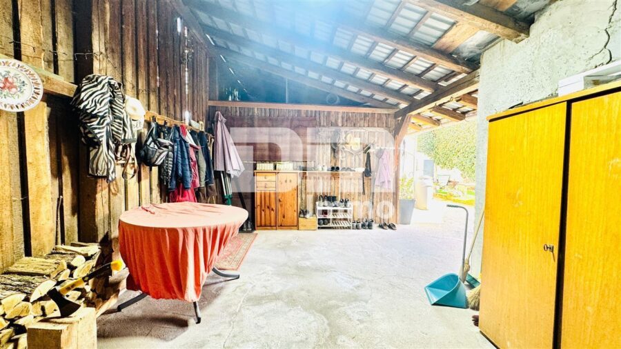 Wohnensemble mit Platz für Visionen: Saniertes Fachwerkhaus / Scheune + Halle mit Paddock - Gebäude 1 Freisitz Innenhof